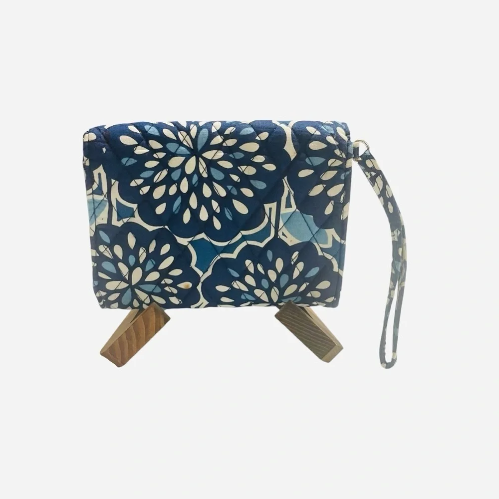 Vera Bradley~ Turn Lock Wristlet/Wallet~ Petal Splash Pattern~ 6.25